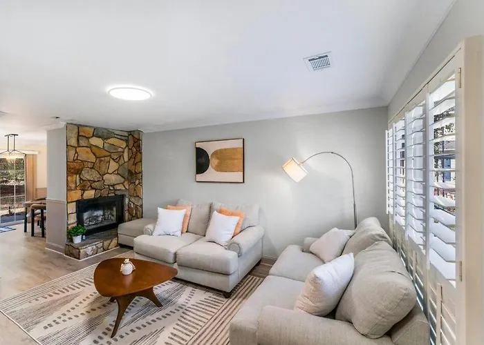 Golf Oasis Modern Townhome!