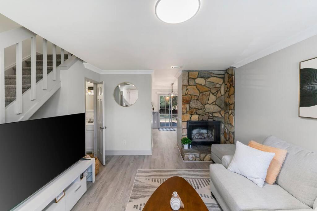 Golf Oasis Modern Townhome! Holiday home *