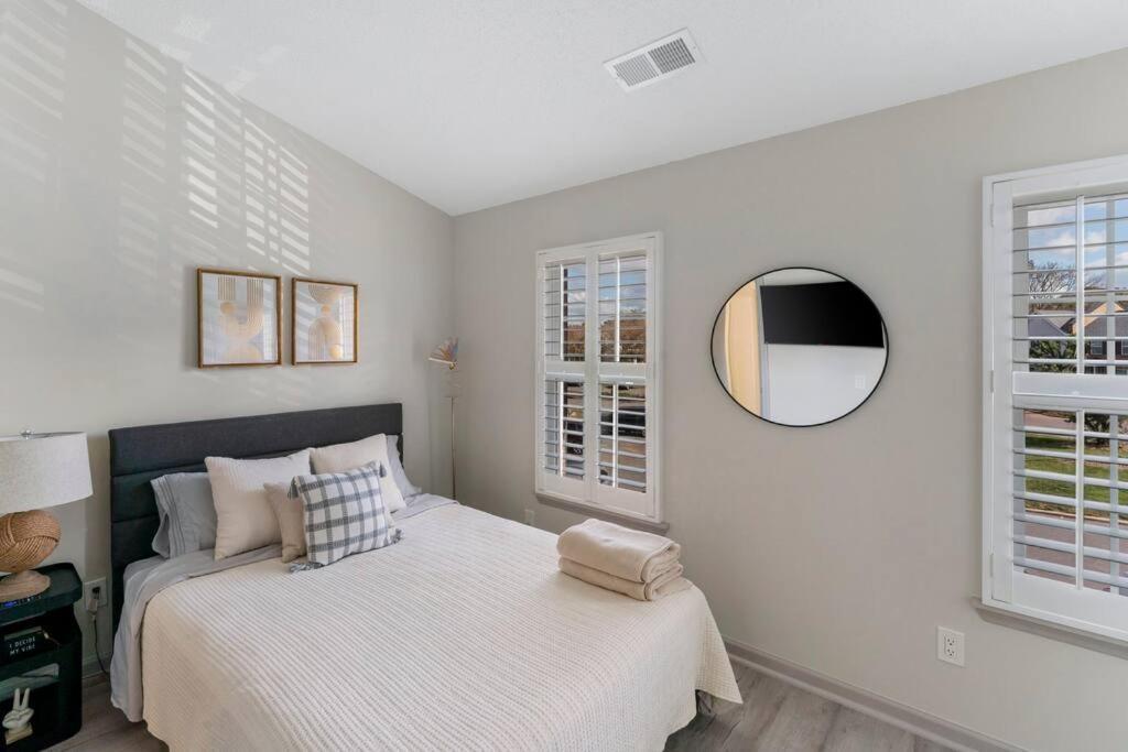 Golf Oasis Modern Townhome! Holiday home *