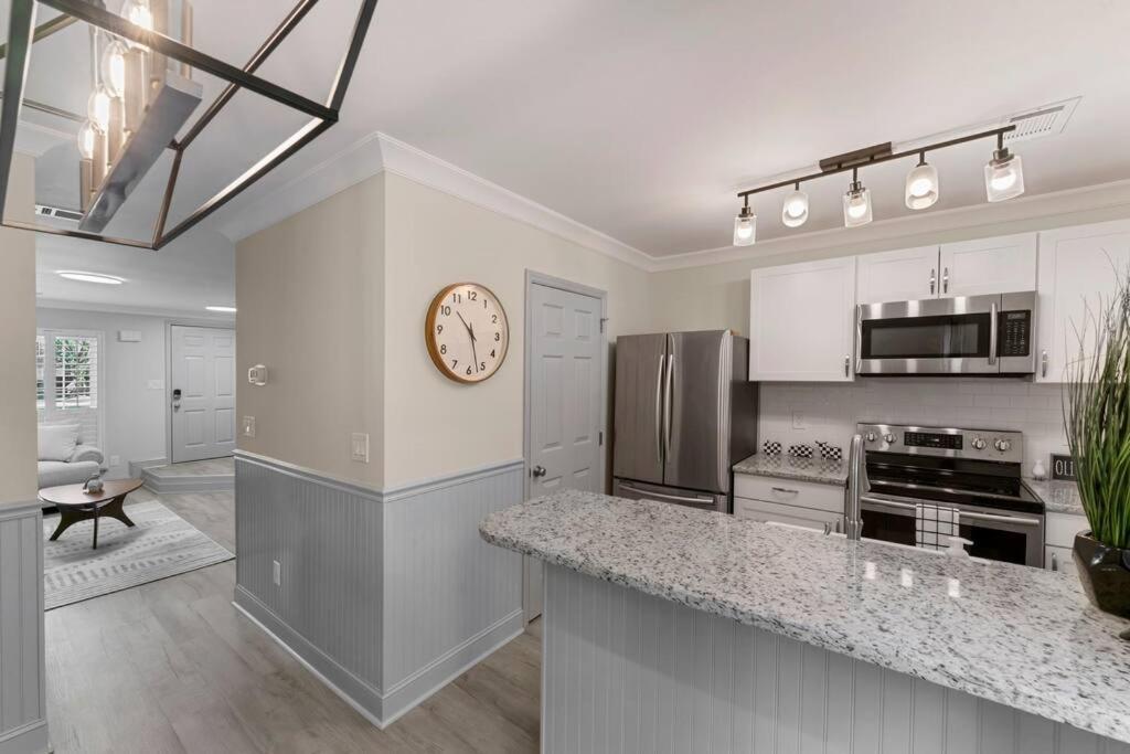 Golf Oasis Modern Townhome!